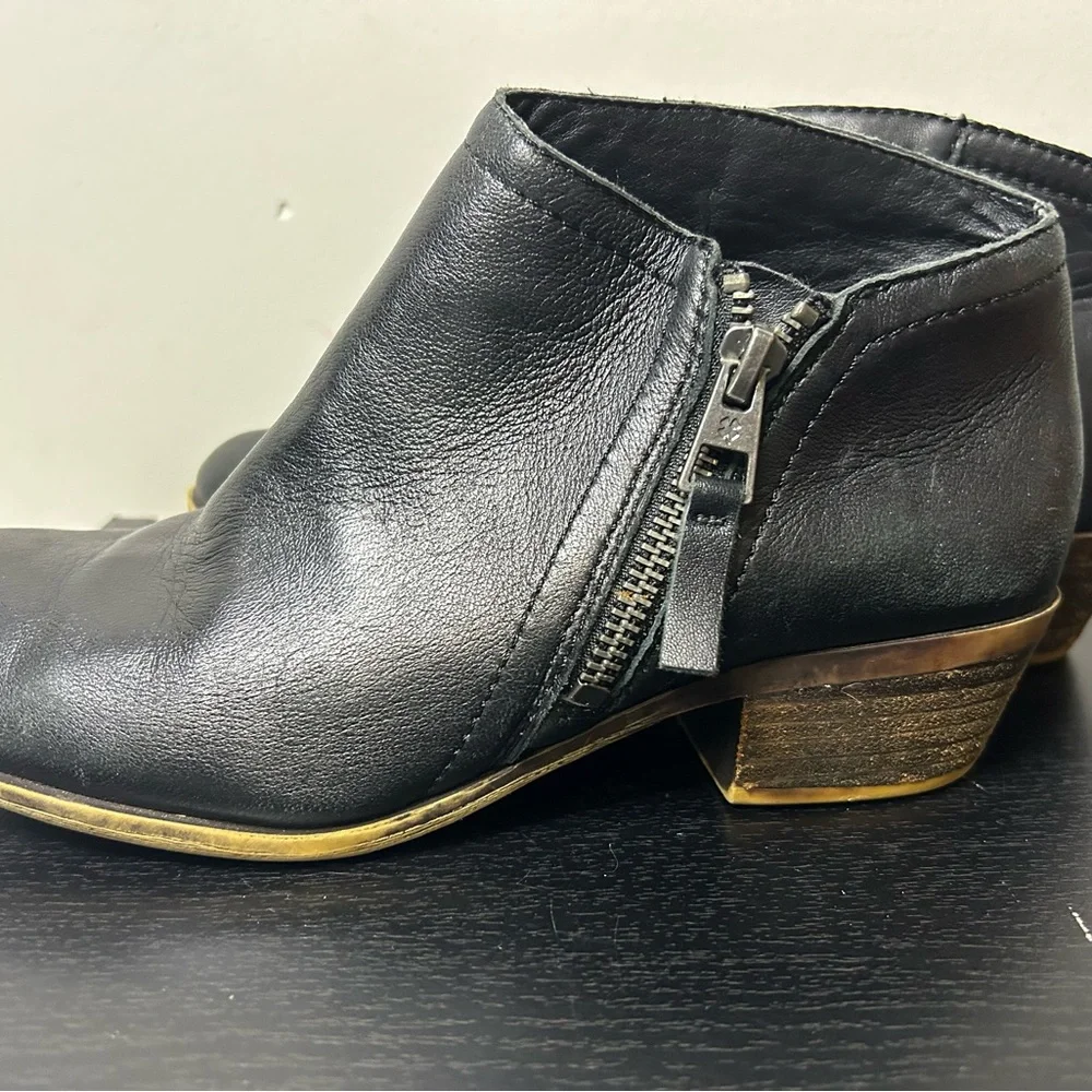 Lucky Brand Black Leather Ankle Booties with side Zipper Womens 7M/37 - Picture 4 of 8